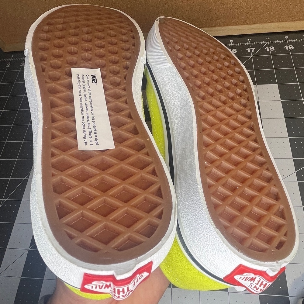 Vans old skool 
Brand new
NWOT
Lemon green - Picture 7 of 8